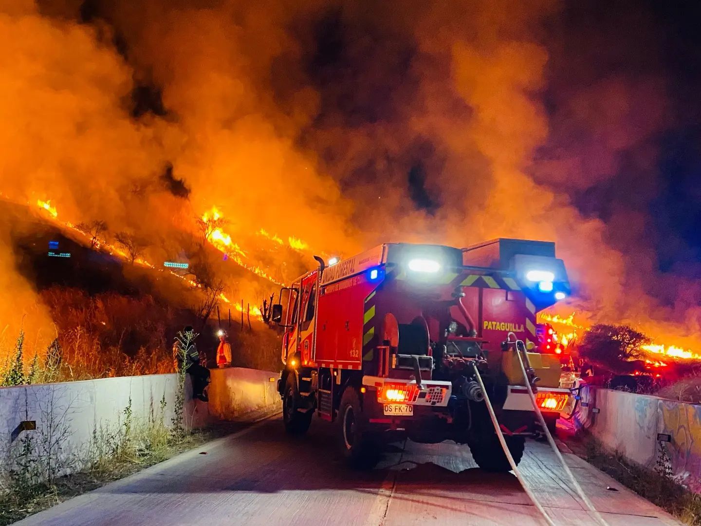 Fotografía de B-2 en un incendio forestal en cuesta barriga